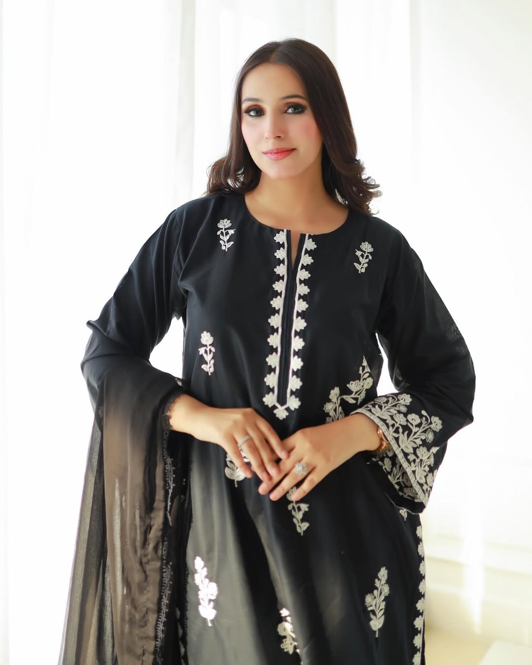 ANAYA BLACK EMB LONG LENGTH 2PC