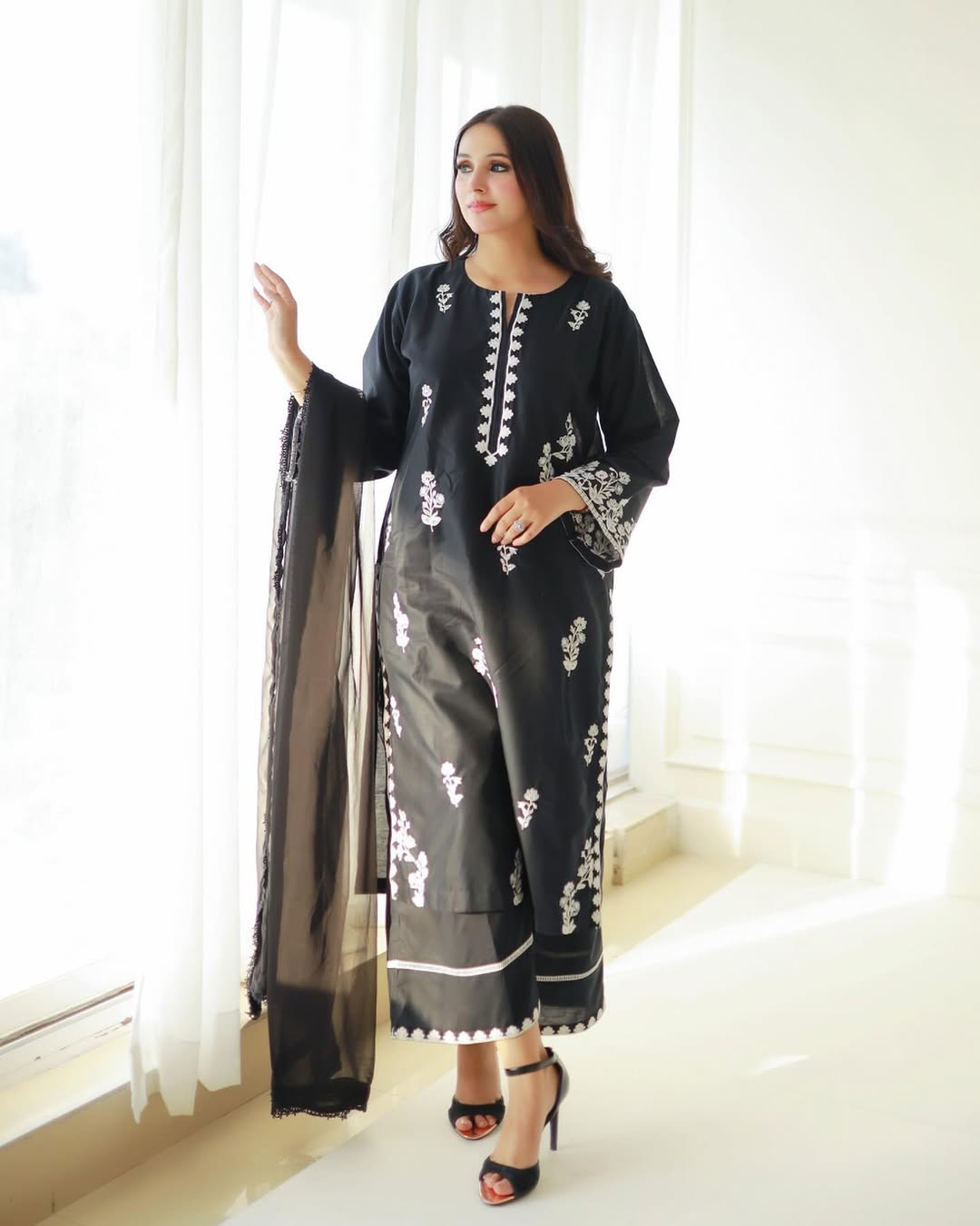 ANAYA BLACK EMB LONG LENGTH 2PC